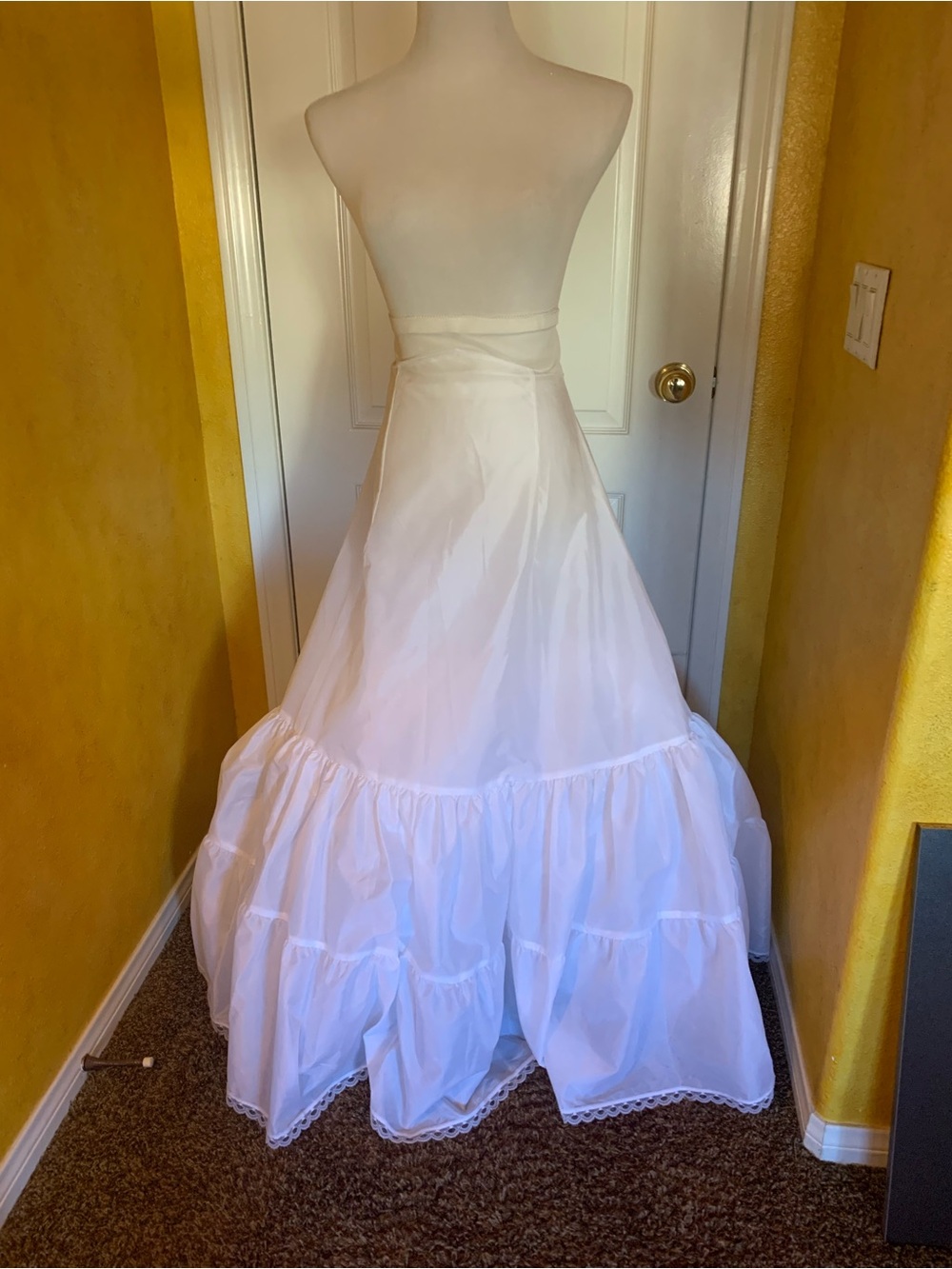Classic White Full-Length Ruffled Skirt Petticoat Size 8 David’s Bridal